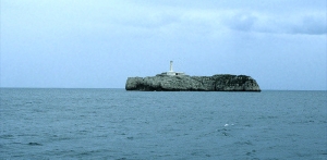 Die Insel Mouro am Eingang der Bucht von Santander im Golf von Biskaya 